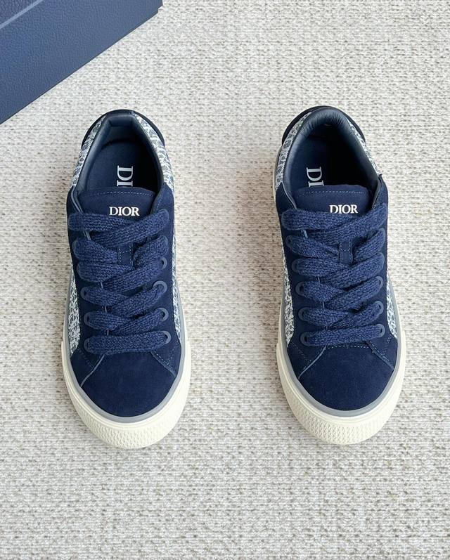 原单 迪奥dior X Denim Tears联名合作款 B33系列 休闲 运动鞋 滑板鞋 原版购入开发 做货 这款 B33 运动鞋是二零二三秋季新品 重新诠释