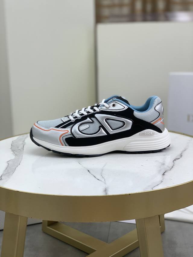 顶级版本 顶级品质 Dior迪奥情侣款 B30低帮运动鞋 本季全新推出的这款b30低帮运动鞋是该系列的旗舰款式之一 采用牛皮鞋面拼接网眼织物和白色科技面料精心制