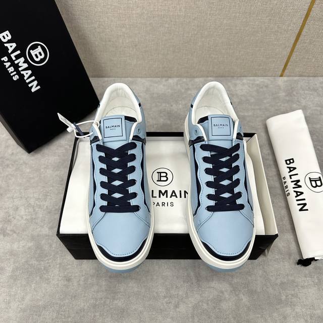 巴尔 曼 B-Court 新品板鞋 这款低帮运动鞋来自balmaxN 巴尔-曼 设计细节 黑蓝色 雾霾灰 小牛皮 双色鞋带撞色 后跟logo 立体印花标识 圆头