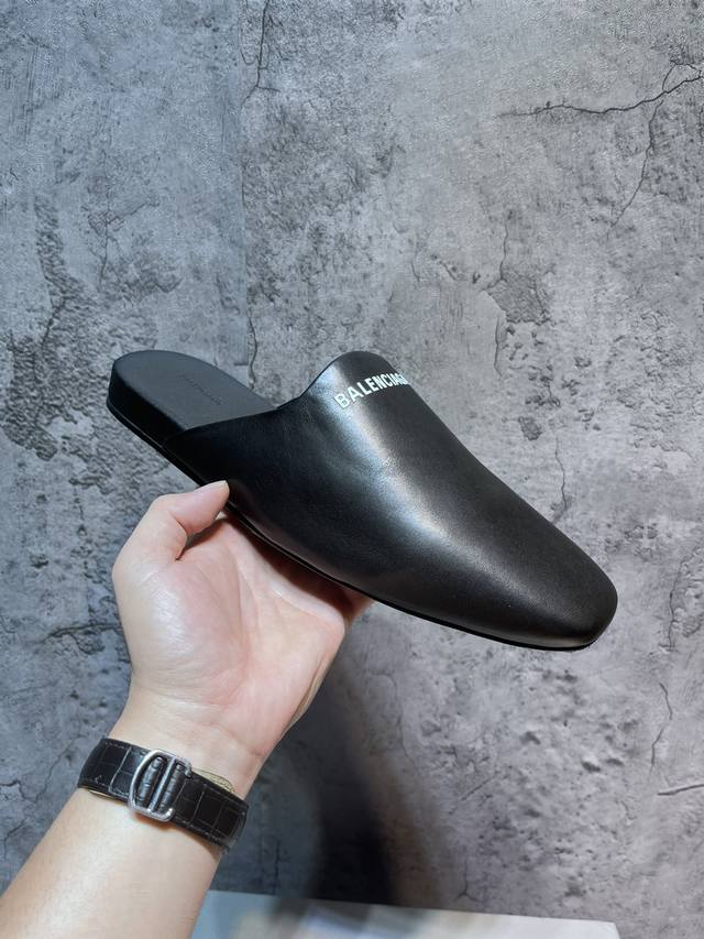Balenciaga 顶级版本 -高端精品露跟穆勒鞋 真皮底拖鞋 原版一比一开发 代购级别 -鞋面材质 顶级原版进口牛皮面 鞋面浮印字母微标 -独特英伦时尚风