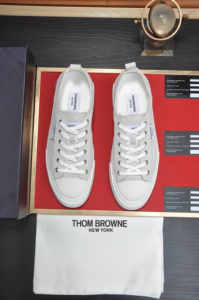 Thom Browne 汤姆 布朗 Tb官网同款原单爆款运动鞋 头层牛皮加透气布料1 1原板 羊皮内里鞋身配件一比一开模 专柜品质 亲们你还为穿着搭配鞋发愁那这