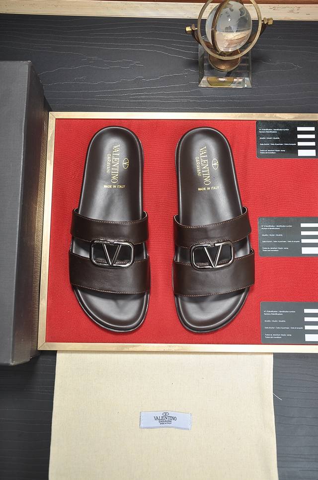 Valentino华伦天奴 新款精品拖鞋 专柜品质 经典格子 实际做工相当复杂鞋面优选进口牛皮面料牛皮内里 相当考验工匠的手艺原版pu大底 Size 38-45