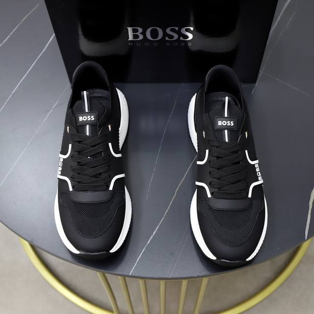 Boss 新款titanium Run运动鞋出货 这款时尚运动鞋 原本材质鞋面精心制作 搭配原版耐磨轻便大底 上脚增高轻便舒适透气 多角度融入品牌logo设计