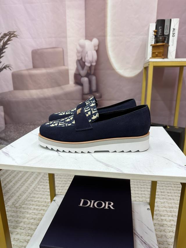 Dior-迪奥 来自法国 众多时尚超模首选品牌 做工精细 采用进口原版布 牛皮面料 羊皮内里 原版开模耐磨大底 给予你色彩斑斓的时尚 尺码 Size 38-4