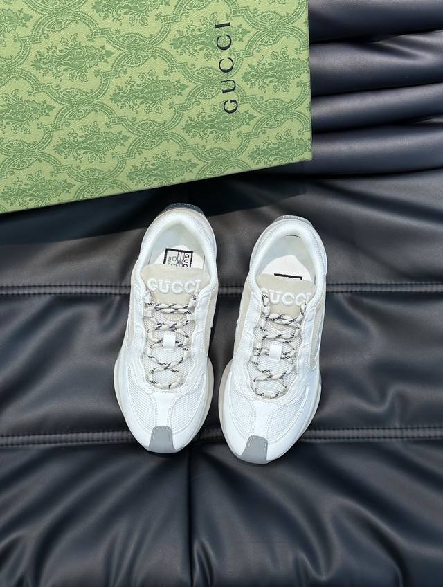 Guccx Run系列情侣运动鞋 G家经典情侣老爹鞋 原版套楦1比1精准复刻 极其舒适的脚感 贴合脚部 同时采用原版套楦工艺 鞋身鞋头线条弧度一切细节完美复刻