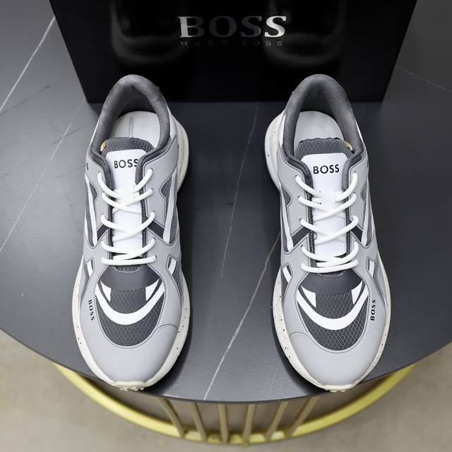Boss 新款titanium Run运动鞋出货 这款时尚运动鞋 原本材质鞋面精心制作 搭配轻盈eva厚底 上脚增高轻便舒适透气 多角度融入品牌logo设计 织