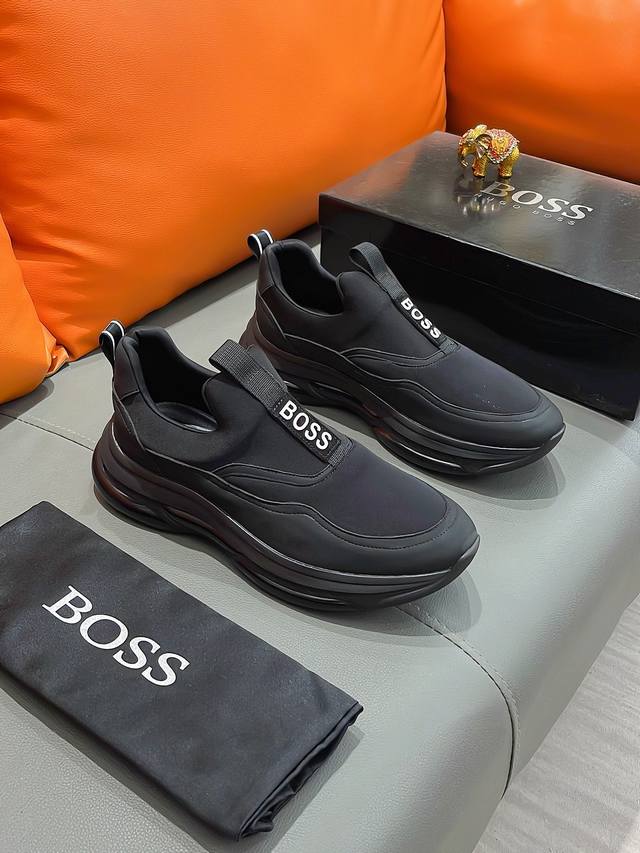 商品名称 Boss 波士 正规码数 38-44 套脚鞋 商品材料 精选 进口牛皮鞋面 舒适羊皮垫脚 原厂大底