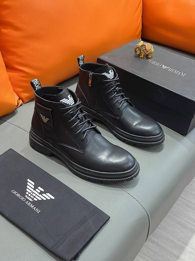商品名称 Armani 阿玛尼 正规码数 38-44 高帮鞋 商品材料 精选进口牛皮鞋面 柔软羊皮垫脚 原厂特供大底