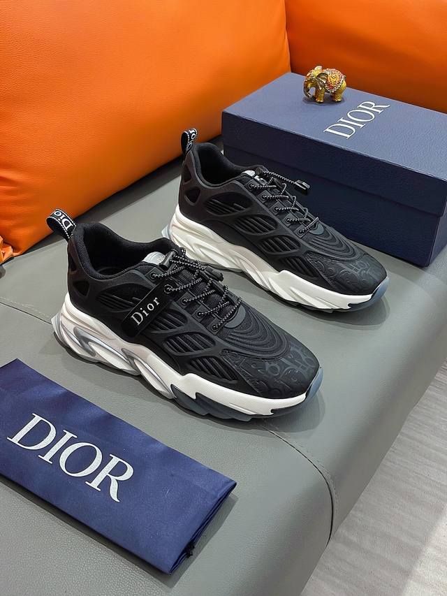 商品名称 Dior 迪奥 正规码数 38-44 休闲鞋 商品材料 精选 进口牛皮鞋面 舒适羊皮内里 原厂特供大底