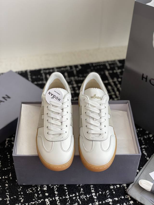顶级品质 男款 10 Hogan霍根最新h327 Cool系列 情侣款德训鞋 休闲运动鞋 小白鞋 原版购入开发 做货 Hogan Cool系列 结合复古元素与当