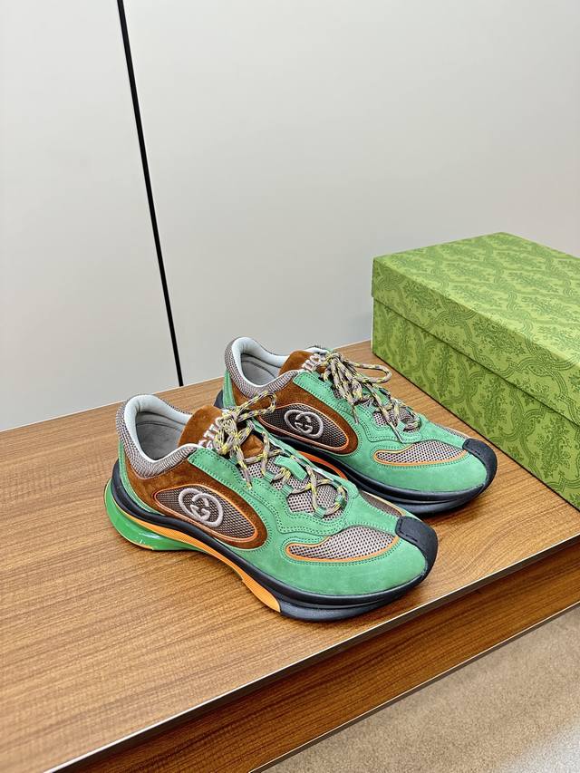 Gucci2023Ss秋冬新款 系列运动鞋 流线型运动鞋采用平纹针织织物 并点缀互扣式双g 双色鞋底以趣味盎然的色彩对比为这款单品增添魅力 面料 小牛皮 3D打