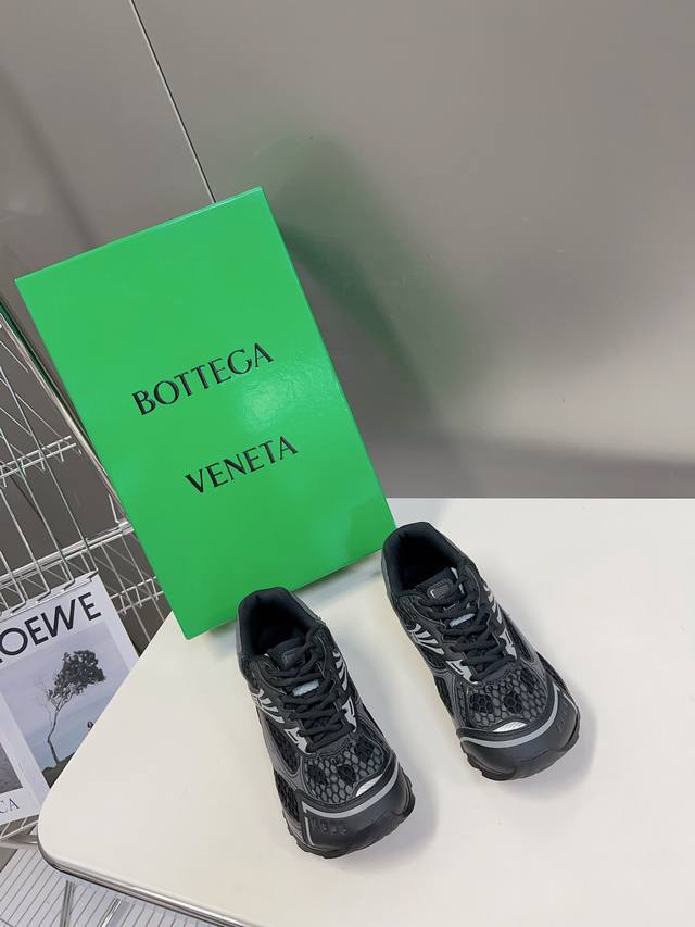 男装10 Bottega Veneta Orbit运动鞋 王一博 同款 情侣款老爹鞋 Runner运动鞋 采用轻质科技网布面料 搭配几何图案设计橡胶外底 王炸系