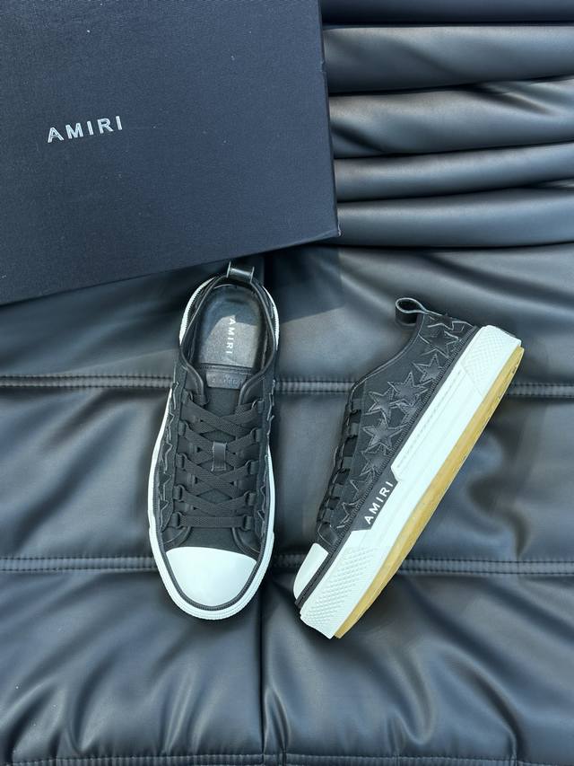 Amiri骨头鞋 低帮休闲运动鞋 明星同款 进口头层牛皮打造 原版大底 上脚舒适 做工质感一如既往的赞 请任意对比 市面最高版本 元 Size 39-44 38