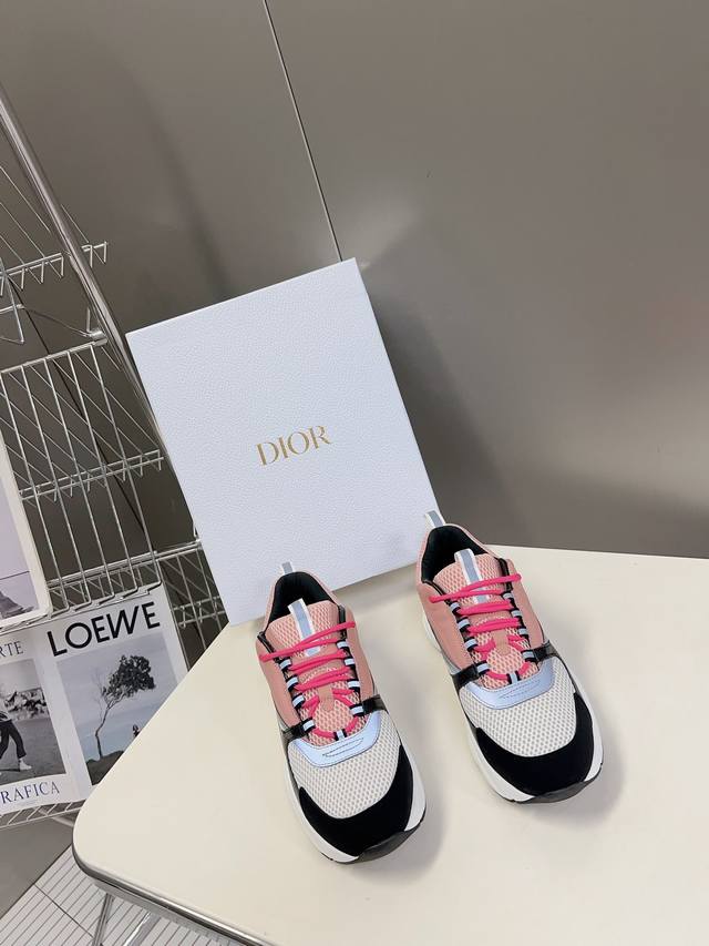 Dior迪奥homme Sneaker B22 情侣款运动鞋 老爹鞋 面包鞋 火爆ing的dior B22系列款 采用针织面3M反光面皮革面 混搭撞色面料设计