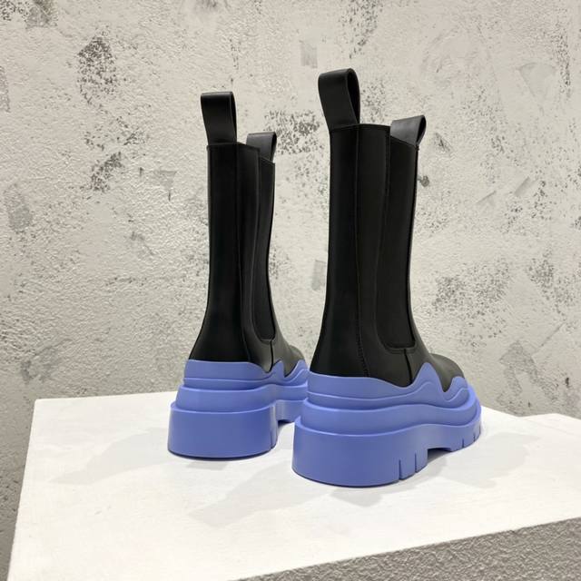 Bottega Venetx 最新 顶级版市场最高版本的bv马丁靴 接受材质对比 鞋型对比 工艺对比 最好的潮流是实穿又帅气的流行的工装靴即是 一箭双雕 的精品