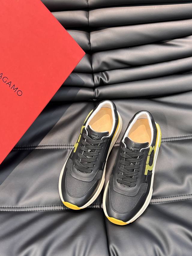 Ferragamx 菲拉新款男士运动休闲鞋 这款休闲鞋细节丰富且满蕴活力 巧妙演绎造型别致的嵌饰 对比鲜明的撞色及高科技织物 彰显焕然一新的时髦动感风格 鞋跟下