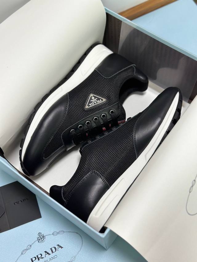 #23新款发售 正码 38-46# 45 46订做 原厂配置 Prax01运动鞋融优雅的创意设计以及prada系列典型的材质于一身 鞋身采用海洋塑料回收物所制的