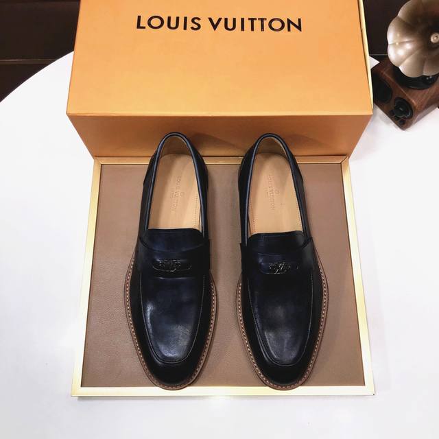 顶级版本 Louis Vuitton 路易登威 固特异顶级牛货 Size 38 44 45可订做不退换 最新款lv男士商务正装皮鞋 奢华尊贵那是必须的 全部采用