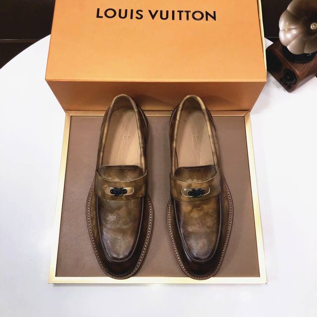 顶级版本 Louis Vuitton 路易登威 固特异顶级牛货 Size 38 44 45可订做不退换 最新款lv男士商务正装皮鞋 奢华尊贵那是必须的 全部采用