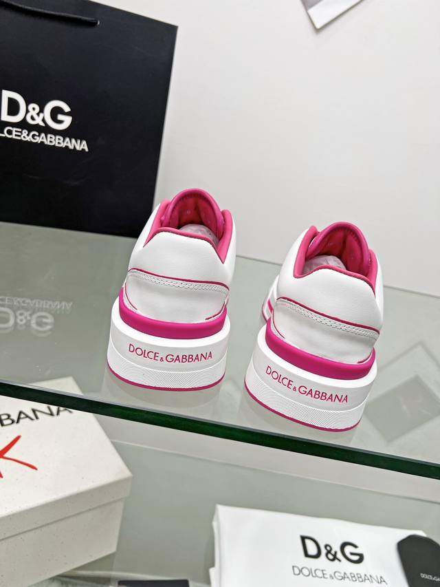 2022高端版本高质量原单品质 D0Lce & Gabbana 今年的主打款式 没有之一 超火超帅气的休闲鞋此款传承了d家一贯有点浮夸而不失时尚的风格 精湛的做