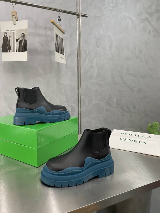 Bottega V 新波浪系列彩底厚底靴 22色 新款切尔西松紧靴p短靴 延续品牌标志性的夸张重底设计 新一轮的爆款 先报先到 原楦开发 版型非常到位 原鞋头圆