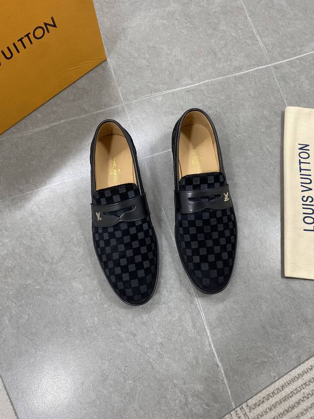 Louis Vuitton 路易登威 顶级牛货 2023最新款lv男士商务休闲男鞋皮鞋 奢华尊贵那是必须的 全部采用进口原版牛皮 只为打造更为舒适的穿着体验 鞋