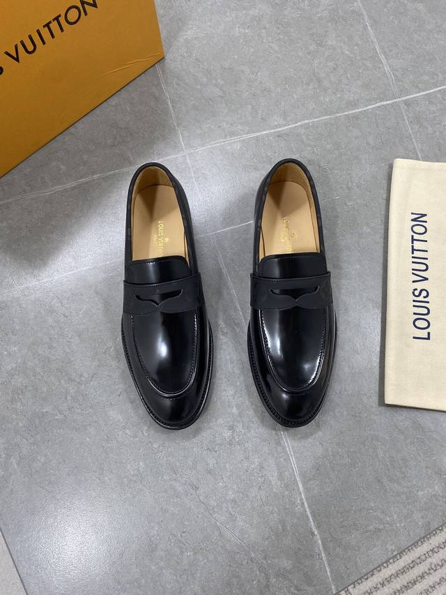 Louis Vuitton 路易登威 顶级牛货 2023最新款lv男士商务休闲男鞋皮鞋 奢华尊贵那是必须的 全部采用进口原版牛皮 只为打造更为舒适的穿着体验 鞋
