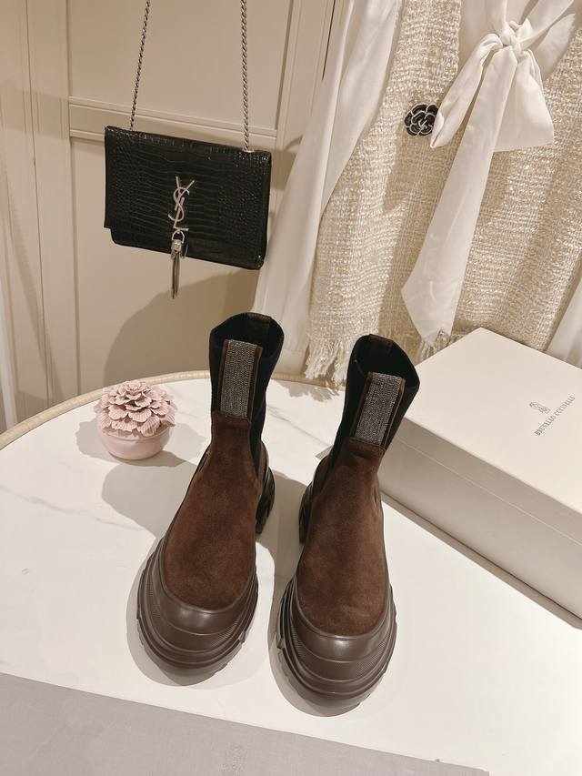 市场最高品质 独家款2023最新款 短靴 Brunellocucinelli 源自乐福鞋的经典灵感定义了这款新胶底鞋的现代优雅风格 珍贵的进口小牛京皮上展现着别