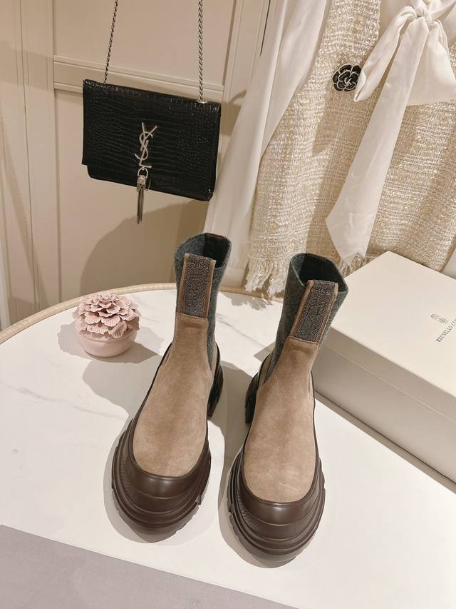 市场最高品质 独家款2023最新款 短靴 Brunellocucinelli 源自乐福鞋的经典灵感定义了这款新胶底鞋的现代优雅风格 珍贵的进口小牛京皮上展现着别