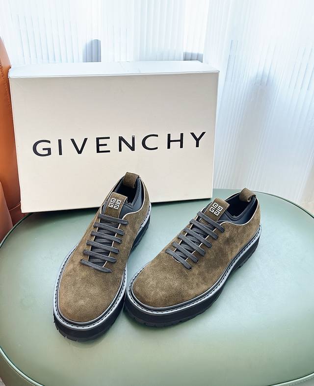 Givench* 顶级原单p: Size:39-44 (45订做) 纪梵希圆头厚底男款皮鞋 高品质一直都是我们的追求 在提升男神品味的路上一直前行 优雅的靴身