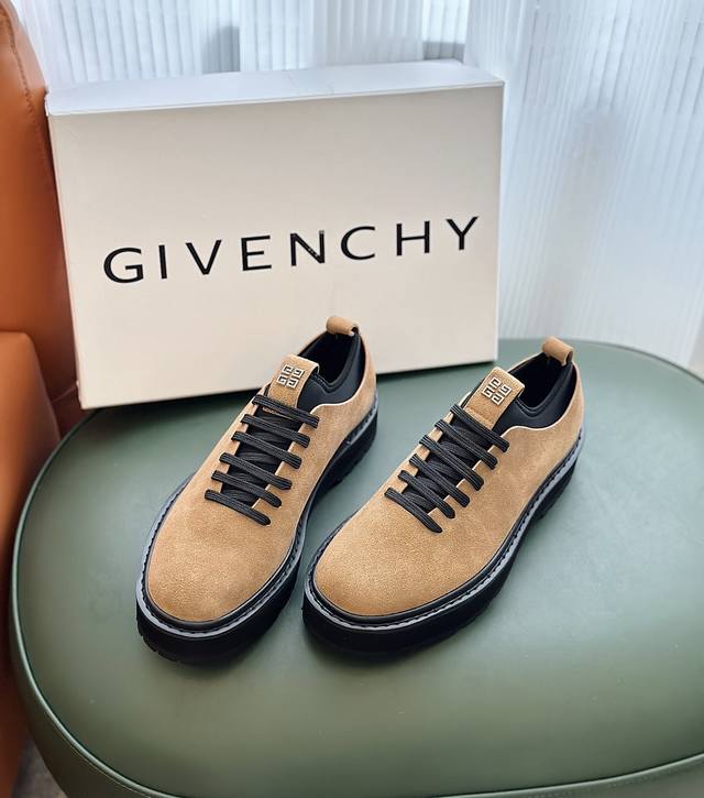 Givench* 顶级原单p: Size:39-44 (45订做) 纪梵希圆头厚底男款皮鞋 高品质一直都是我们的追求 在提升男神品味的路上一直前行 优雅的靴身