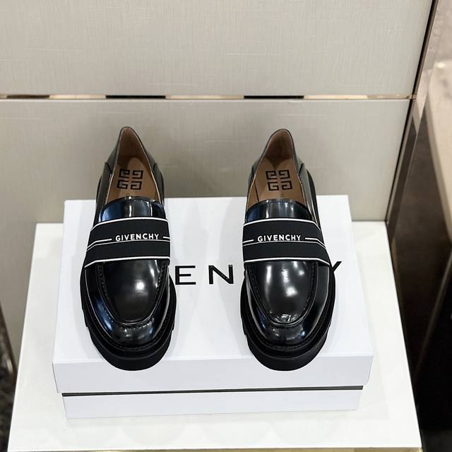 Givench* 顶级原单p: Size:39-44 (45订做) 纪梵希 顶级原单货经典男款乐福鞋-踩跟 亮黑色牛漆皮材质 打破传统的设计 用织带点缀 牛皮