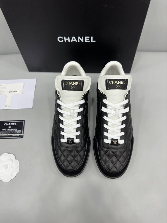 Chanel 22P香奈儿23C熊猫鞋 最好看的球鞋 Size 38~45 38 45 订 男款香奈儿运动鞋 一月的款式溢价超级严重 基本上可以说是买不到了柜姐