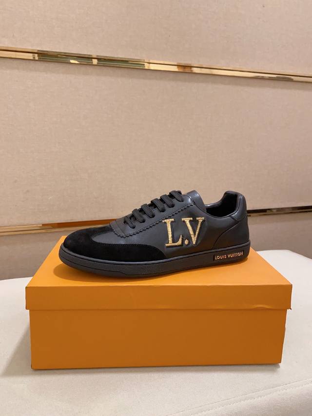 Louis Vuitton(路易威登/Lv)休闲单鞋,专柜一比一 鞋面为进口牛皮 内里采用羊皮,鞋底橡胶底耐磨防滑 高端大气 时尚休闲必备 码数 38-44 可