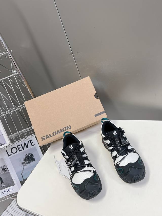 Salomon Xa Pro 3D Adv 萨洛蒙户外越野跑鞋 鞋面采用sensifit贴合技术 全方位贴合包裹脚型 鞋跟部鞋底牵引设计 提供强大的抓地性能 更