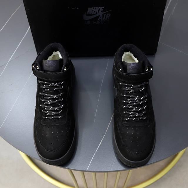 现货情侣款 Nike Air Jordan1 冬季运动板鞋 加毛款 Aj经典鞋型不变的基础上内里羊毛 真的很加分 原厂材料fk 鞋面进口头层牛皮 多色高帮低帮全
