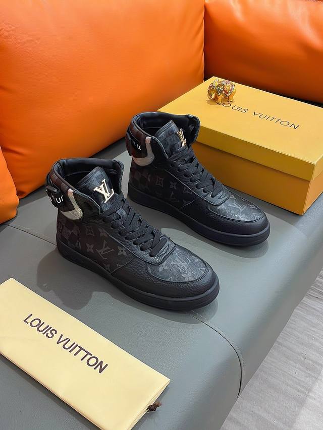 商品名称 Louis Vuitton 路易 威登 正规码数: 38-44 高帮鞋 商品材料 精选 进口牛皮鞋面 柔软羊皮内里 原厂大底