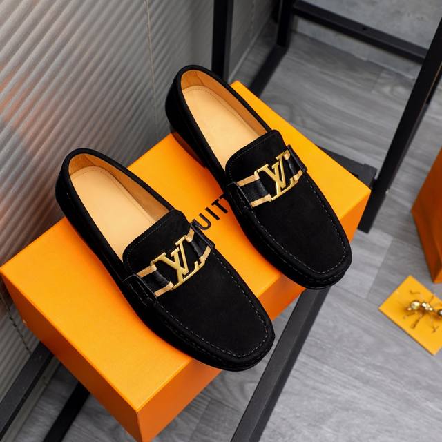 商品商标 Louis Vuitton 路易威登 正装鞋 正码码数: 38-44 商品材料 精选 头层牛皮鞋面 水染牛皮内里原版大底