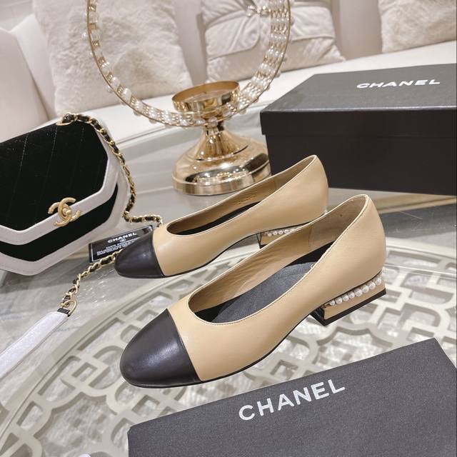Chanel 2023 Ss新款珍珠跟单鞋 原版开发 非常优雅的珍珠跟设计 原版双c Logo点缀 简约而又精致 超百搭 鞋面 原版进口小牛皮 内里/垫脚 混种