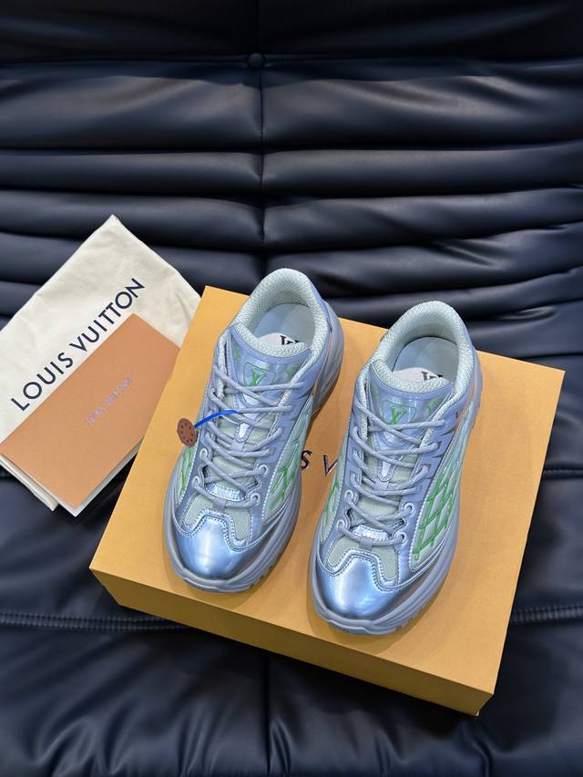 Louis xUittox 新款男士系带鞋 最新款超酷男士运动鞋 原版开发 以正绒面革和网格面料演绎科技运动风尚 轻盈回弹的橡胶外底升级舒适和抓地力 外底 L.