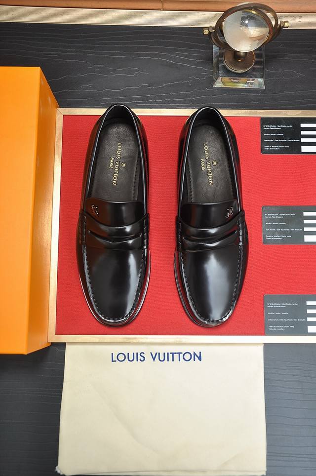 Louis Vuitton 水染牛皮内里 Lv.路易威登官网同款原单爆款 Lv原工厂牛皮1 1原板 牛皮内里鞋面进口牛皮 身配件一比一开模 专柜品质 亲们你还为