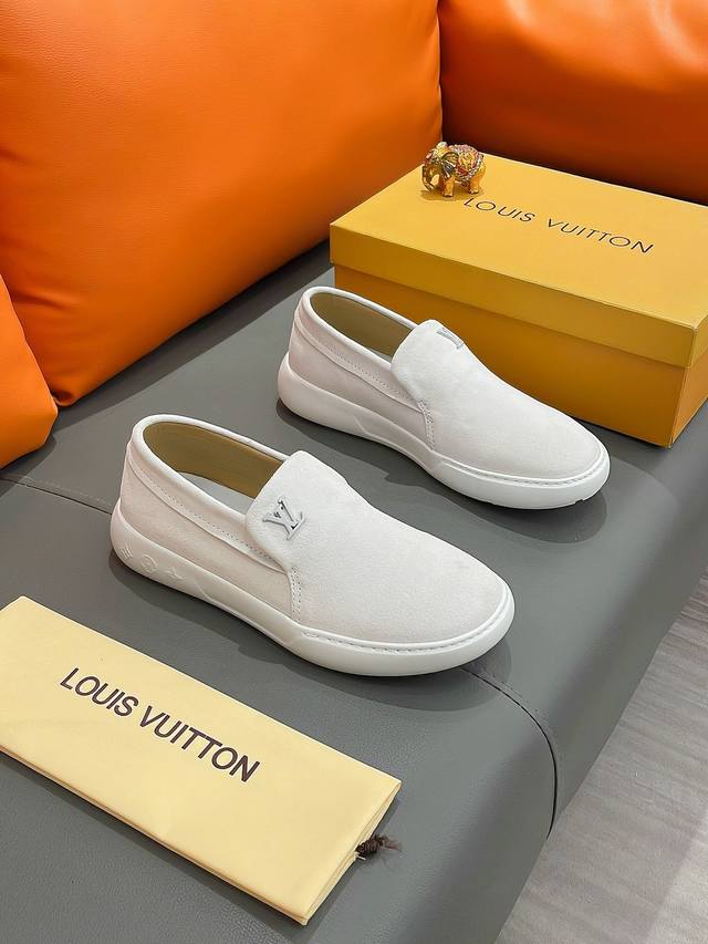 Louis Vuitton 路易 威登 正规码数: 38-44 套脚鞋 商品材料 精选 磨砂牛皮鞋面 柔软羊皮内里 原厂大底