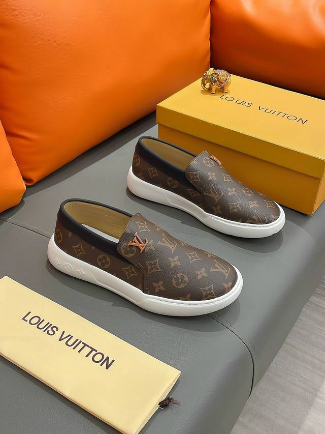 Louis Vuitton 路易 威登 正规码数: 38-44 套脚鞋 商品材料 精选 进口牛皮鞋面 柔软羊皮内里 原厂大底