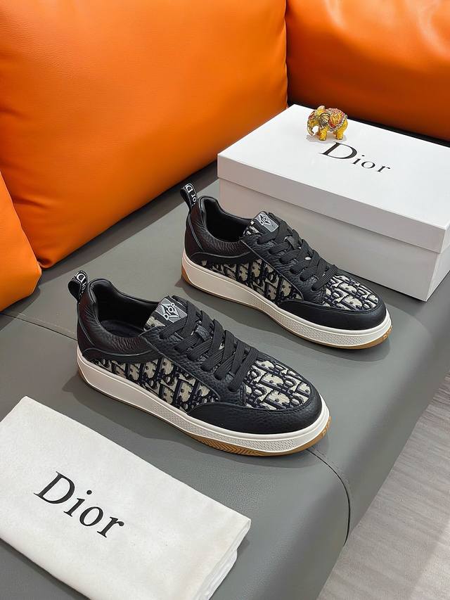Dior 迪奥 正规码数: 38-44 高帮鞋 商品材料 精选 进口牛皮鞋面 舒适羊皮内里 原厂特供大底