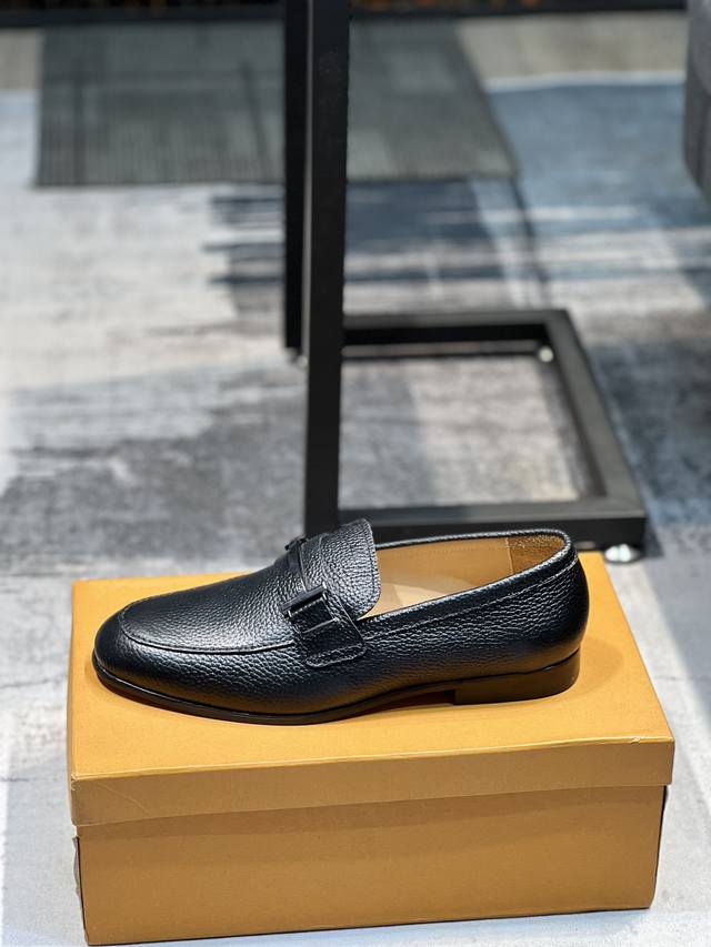Tod S 新款皮鞋最火爆的经典之做 鞋面采用意大利小牛皮 真皮内里 时尚休闲设计 独特品牌独特工艺 数码 38 44 45可定做