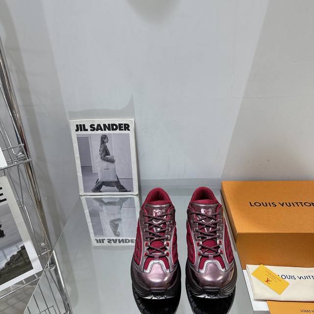 Louis Vuiton 路易威登 最新款 Lv Discovery Lace Up系列系带厚底跑鞋老爹鞋休闲运动鞋 顶级版本原版购入开发做货 此款lv Dis