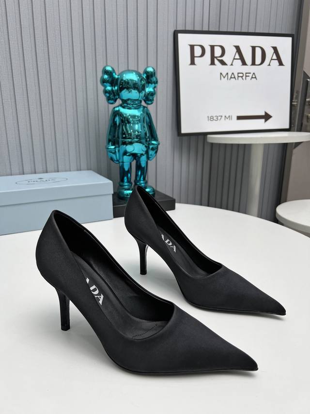 2024 Sss重磅推出普拉达最新长短靴 凉鞋单鞋 细跟 后空 粗跟系列 Prada早春t台走秀网红同款 造梦不夜城 Prada能在重要场合上用得上了 小清新风