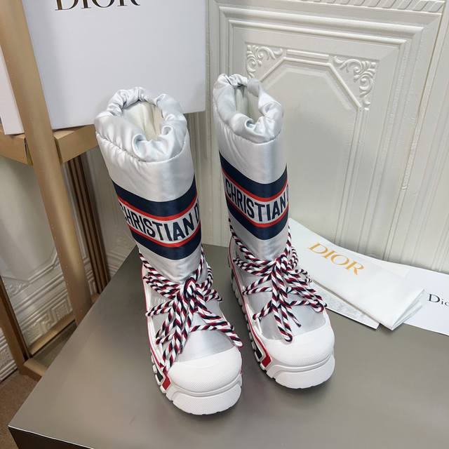面最高版本 Dior迪奥 王炸款 雪地靴 滑雪靴 胖墩墩的 好看可爱到爆炸 _ 来自 Dioralps 限定系列 别具一格 闪亮尼龙 Oblique 印花鞋面搭