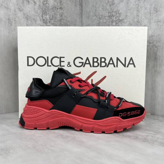 新款上架 Dolce&Gabbana 杜嘉 班纳老爹鞋 休闲运动鞋 Dg Together 系列以品牌 Dna 摩登视角灵感源泉 新一代年轻人为设计出发点 全新