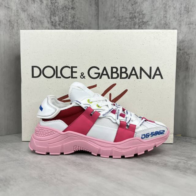 新款上架 Dolce&Gabbana 杜嘉 班纳老爹鞋 休闲运动鞋 Dg Together 系列以品牌 Dna 摩登视角灵感源泉 新一代年轻人为设计出发点 全新